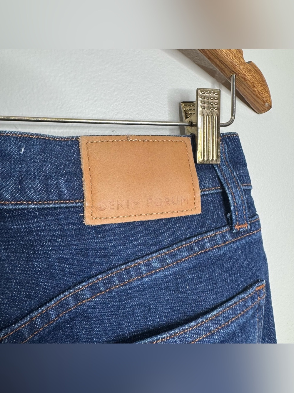 Aritzia Denim Forum Arlo High Rise Straight Button Fly Dark Wash Jeans 25 28L - Picture 5 of 10